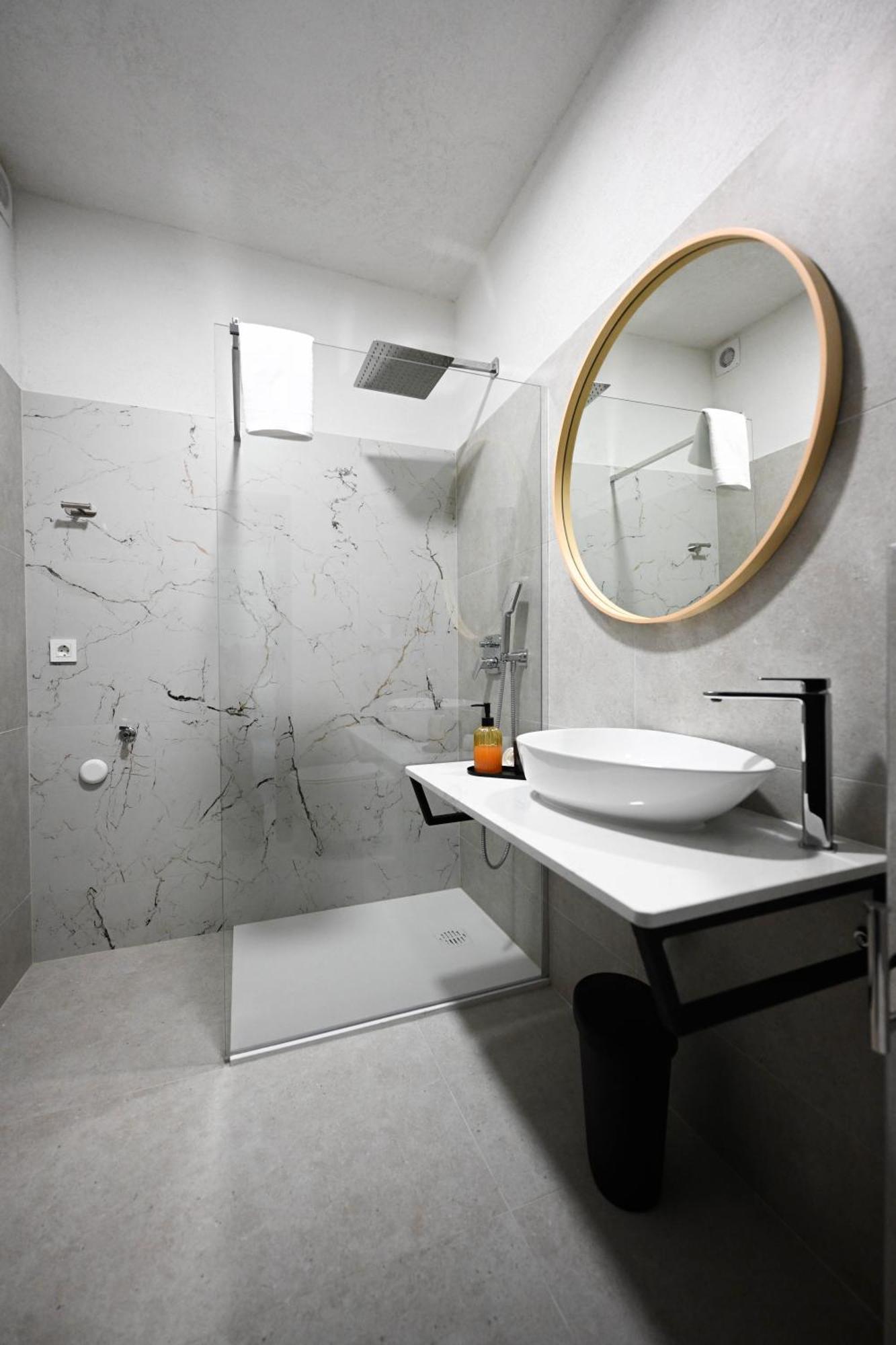 Apartment 4-star Design Bubamara