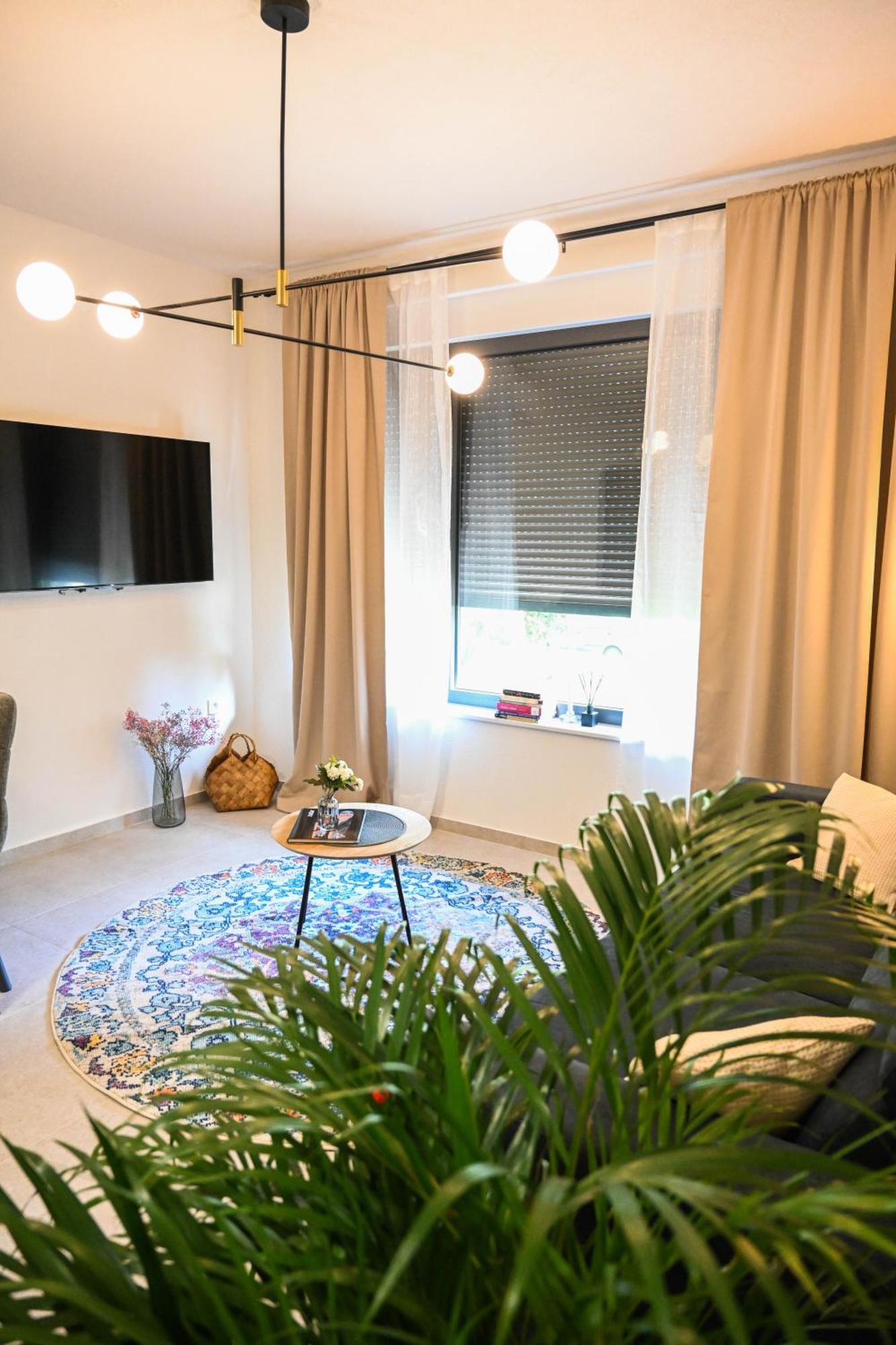 4-star Design Bubamara Apartment